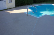 Finition esthétique – Contour de piscine en polyuréthane