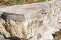 Restauration de joints pour muret de pierre sur le bord de l’eau